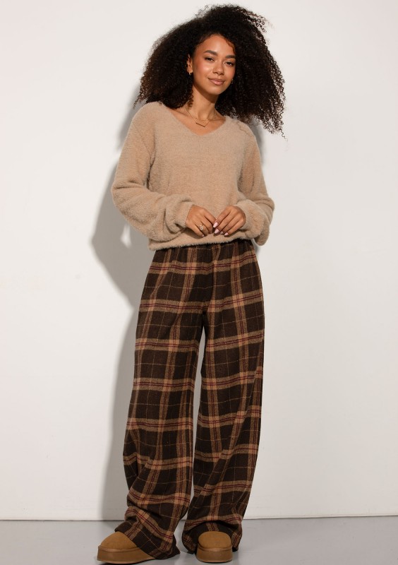 Plush - Latte beige luffy sweater with a ''V'' neckline