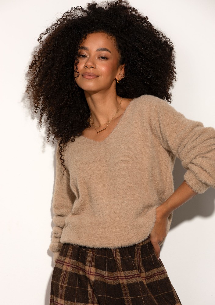 Plush - Latte beige luffy sweater with a ''V'' neckline