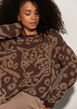 Wilder - Brown sweater with a subtle animal pattern