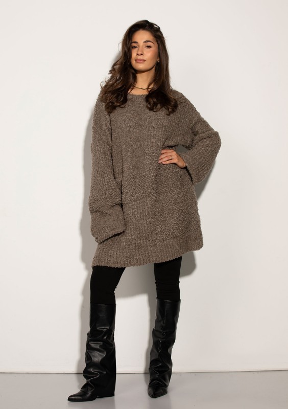 Boucle - Sweter oversize z miękkiej, buklowej dzianiny Taupe