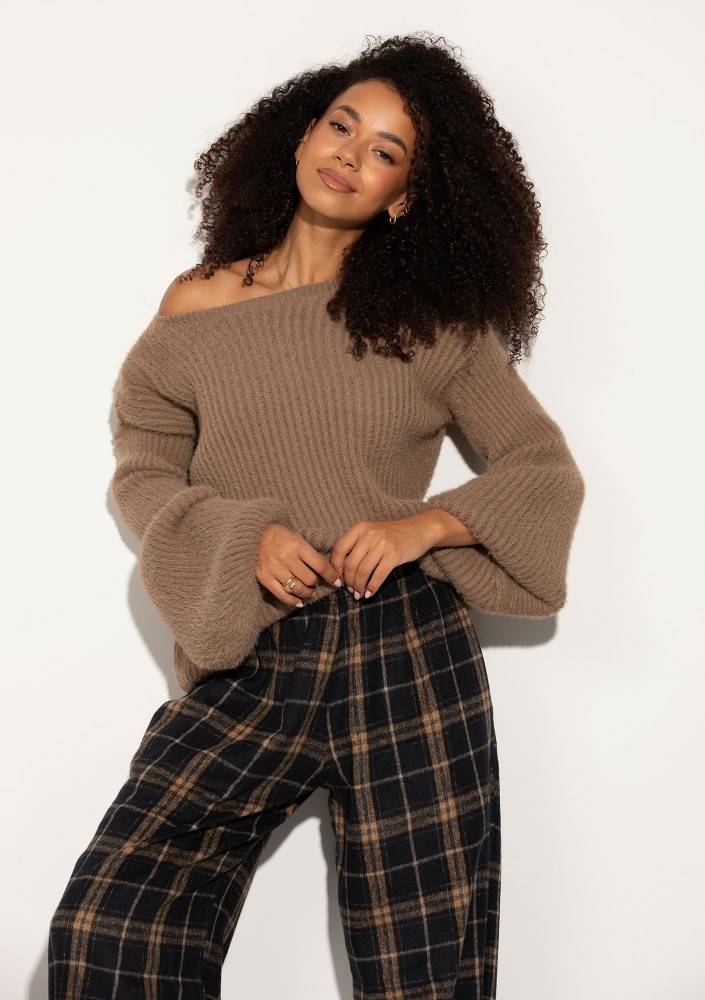 Mousse - Latte beige fluffy sweater