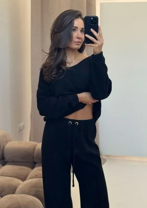 Misti - Black waffle weaved sweater