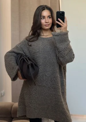 Boucle - Sweter oversize z miękkiej, buklowej dzianiny Taupe