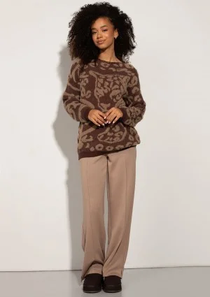 Wilder - Brown sweater with a subtle animal pattern