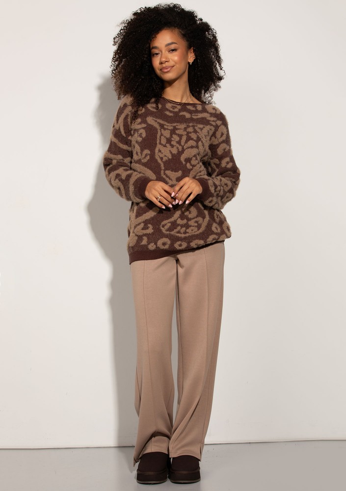 Wilder - Brown sweater with a subtle animal pattern