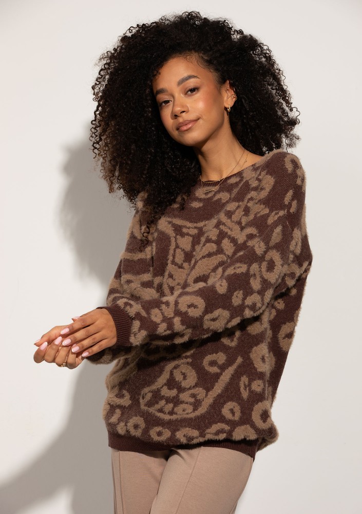 Wilder - Brown sweater with a subtle animal pattern