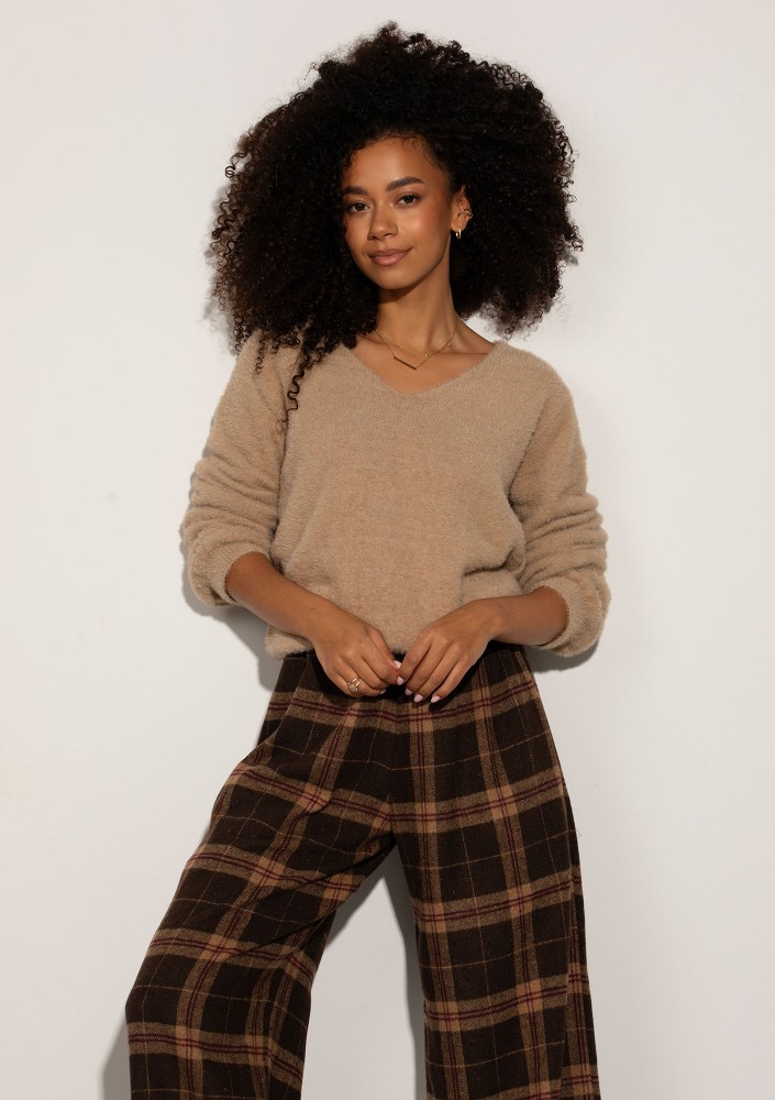 Plush - Ultramiękki, puszysty sweter z dekoltem V Latte