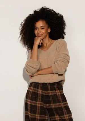 Plush - Latte beige luffy sweater with a ''V'' neckline