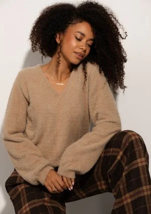 Plush - Latte beige luffy sweater with a ''V'' neckline