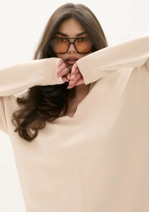 Yoko - Beige sweater with a hood