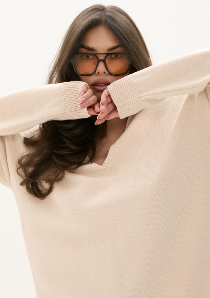 Yoko - Beige sweater with a hood