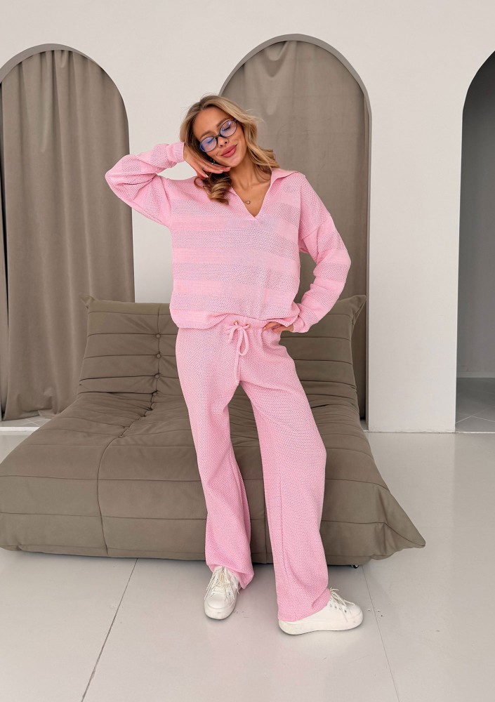 Misti Knit - Lekki sweter dzianinowy z kołnierzykiem Różowy