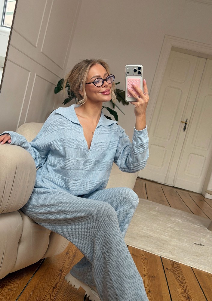 Misti Knit - Lekki sweter dzianinowy z kołnierzykiem Błękitny