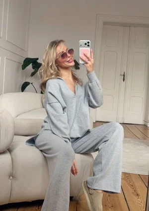 Yoko - Melange grey sweater with a hood