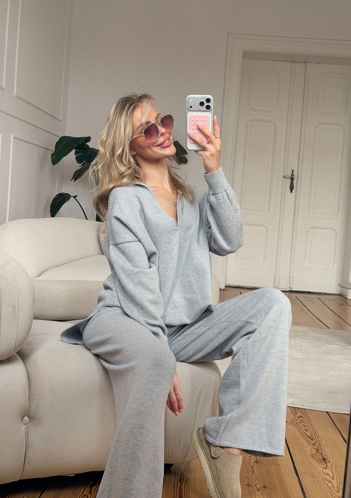 Yoko - Melange grey sweater with a hood