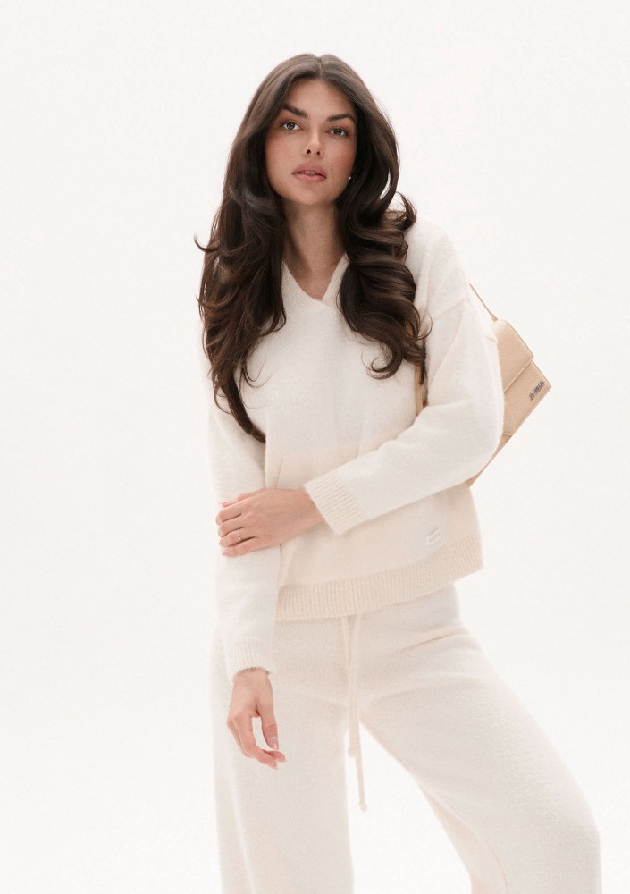 Nemi Soft - Beige knitted jumper with a pocket and a hood