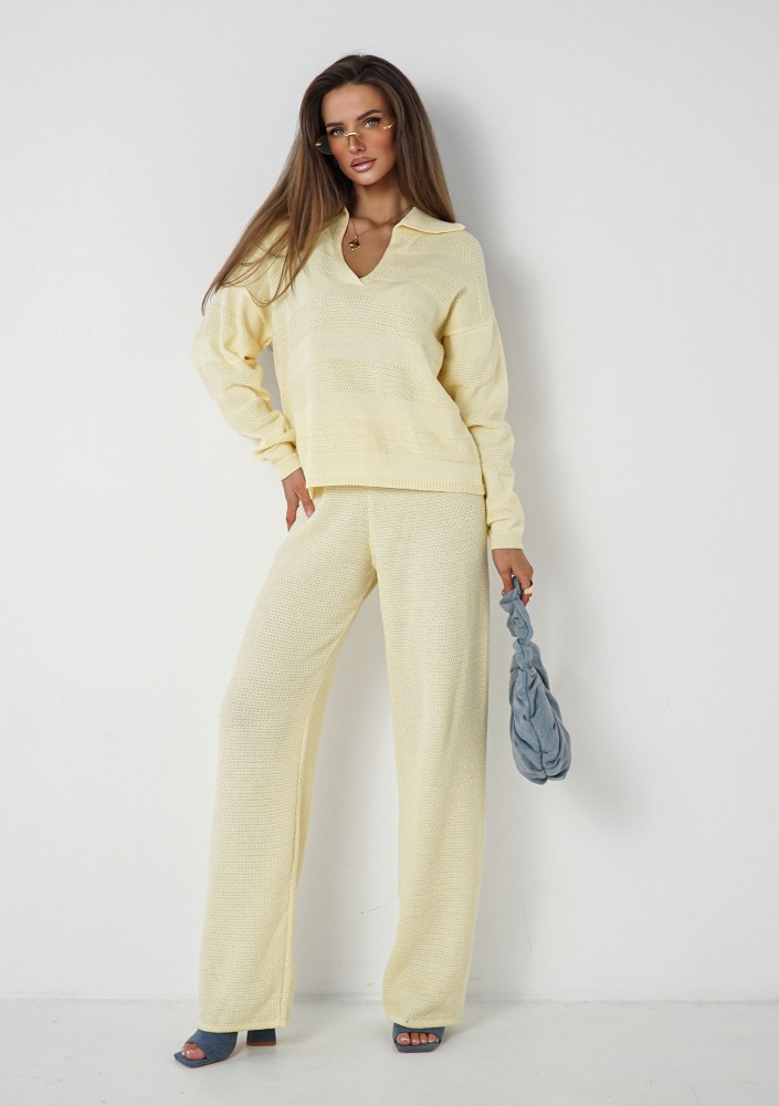 Misti Knit - Lekki sweter dzianinowy z kołnierzykiem Żółty