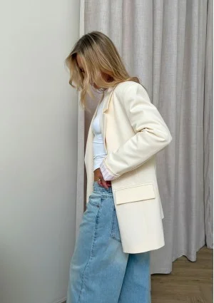 Zura - Creamy oversize blazer
