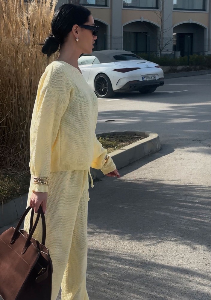 Misti - Miękki sweter dzianinowy o waflowym splocie Żółty