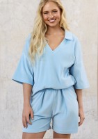 Nami - Welurowa koszulka z kołnierzykiem Baby Blue