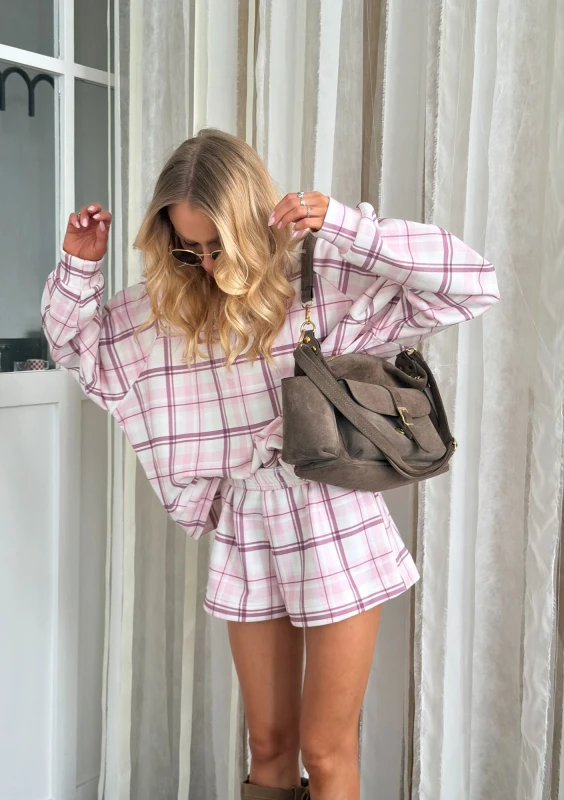 Levi - Pink checkered shorts