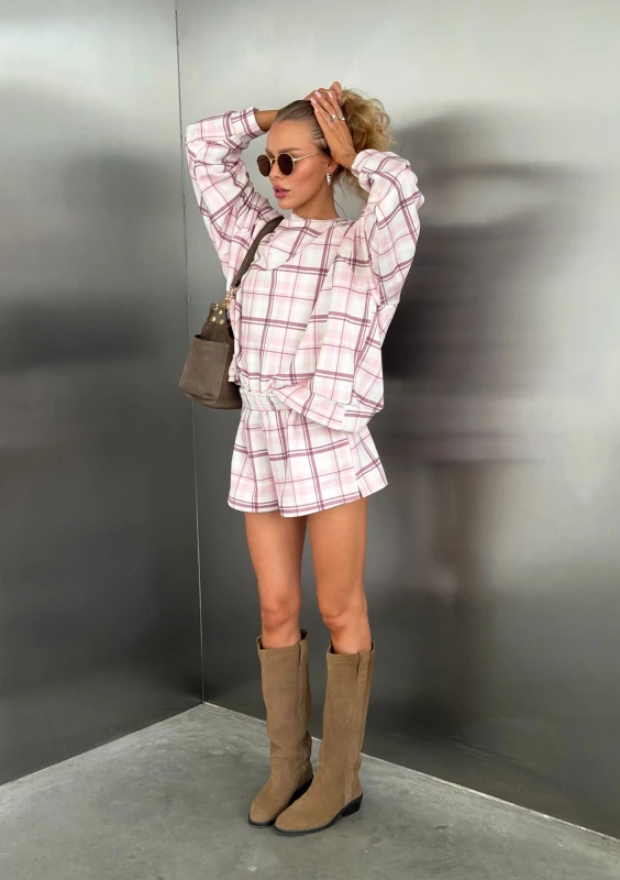 Levi - Pink checkered shorts