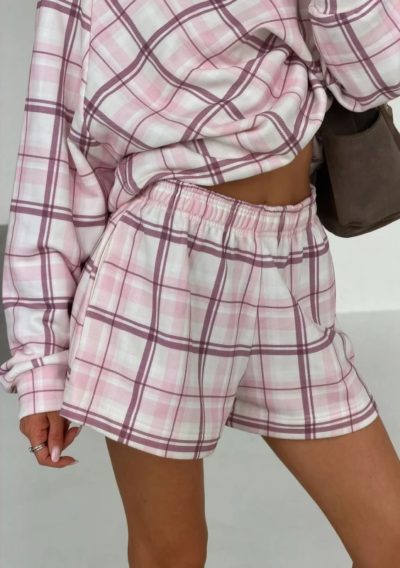 Levi - Pink checkered shorts
