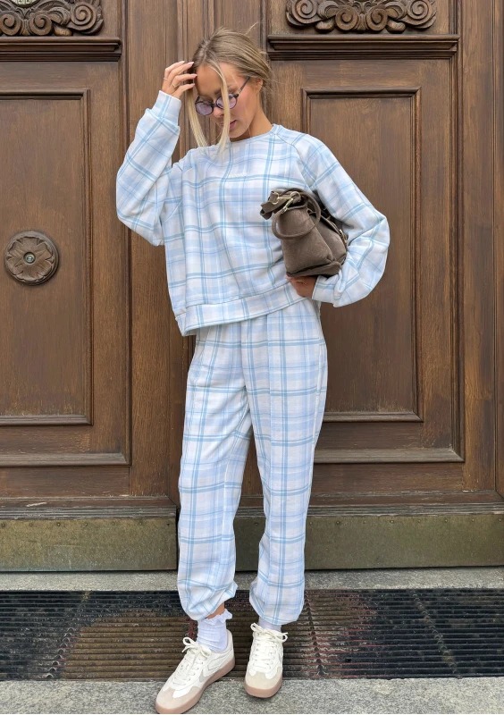 Leni - Light blue checkered crewneck jumper