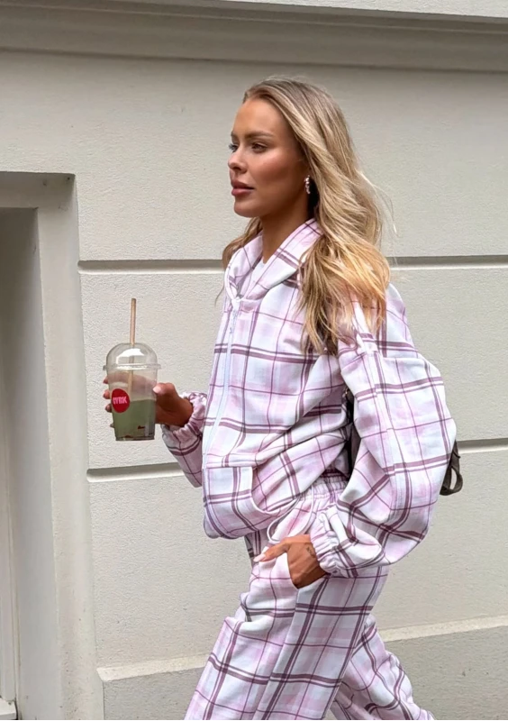 Melo - Zipped pink checkered hoodie