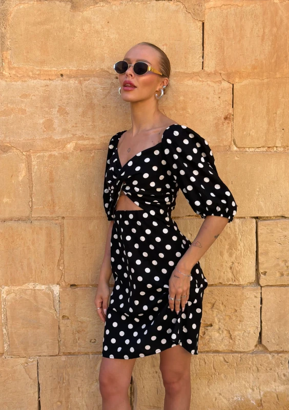 Rosita - Elegancka czarna sukienka lniana w grochy - Mosquito