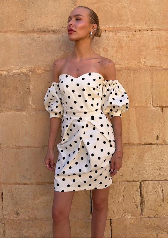 Sonia - Elegancka sukienka gorsetowa w grochy - Mosquito