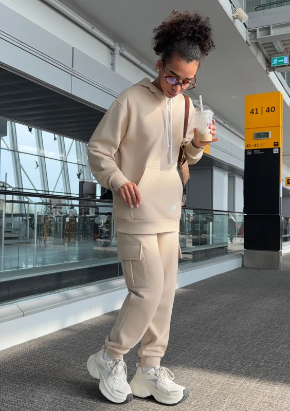 Travel - Spodnie dresowe cargo Sand Beige