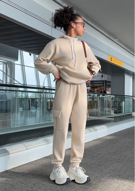 Travel - Spodnie dresowe cargo Sand Beige