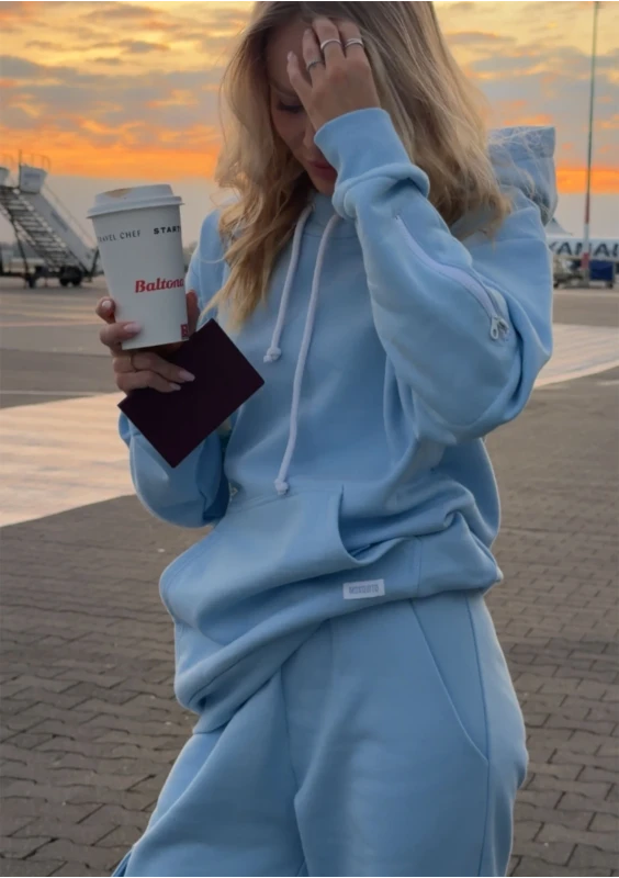 Travel - Bluza kangurka sleep mode Baby Blue