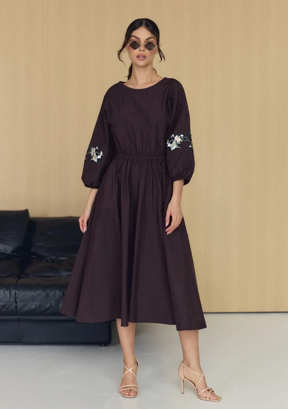 Mabel - Embroidered brown midi dress