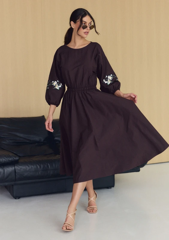 Mabel - Embroidered brown midi dress