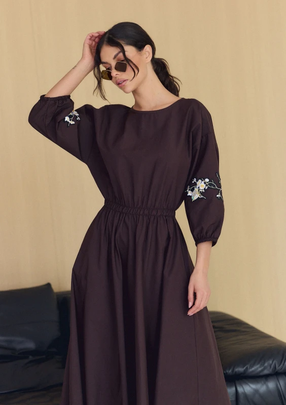 Mabel - Embroidered brown midi dress