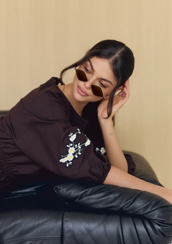 Mabel - Embroidered brown midi dress