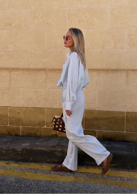 Tammy - Light blue linen shirt