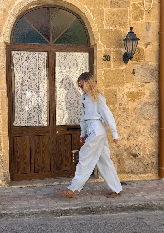 Tammy - Light blue linen shirt