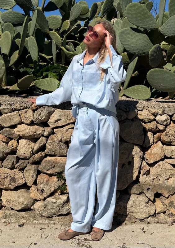 Tammy - Light blue linen shirt