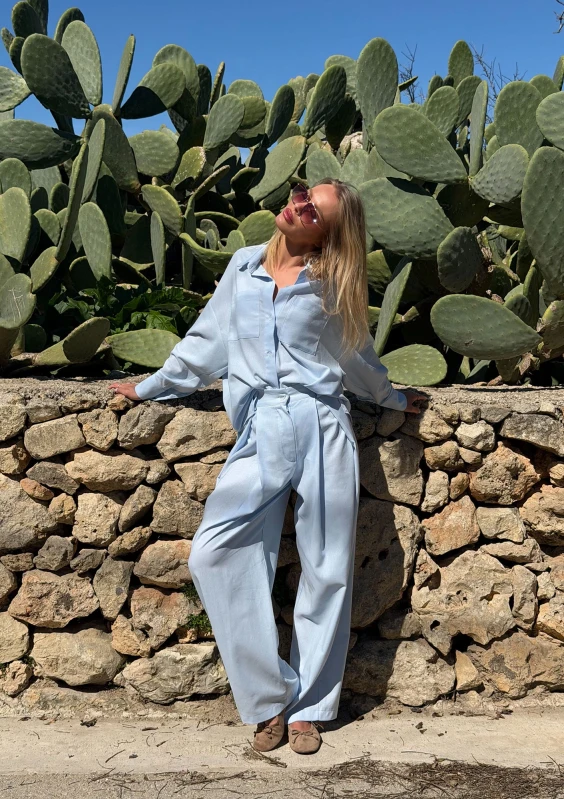 Tammy - Light blue linen shirt