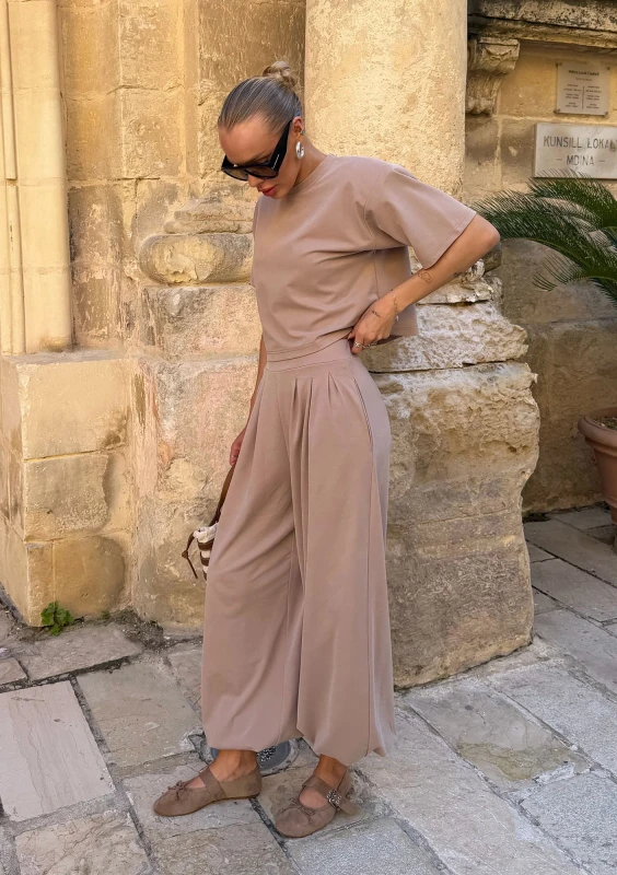 Nove - Beige modal T-shirt with shoulder pads