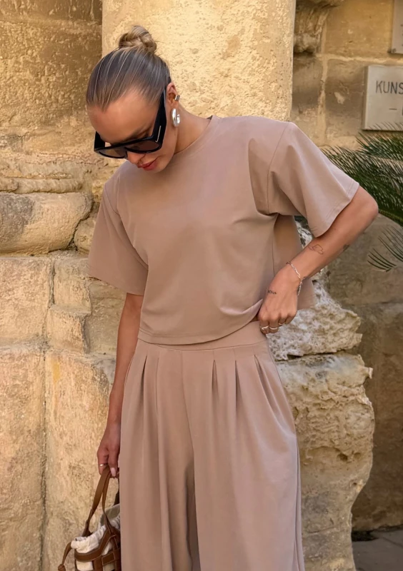 Nove - Beige modal T-shirt with shoulder pads