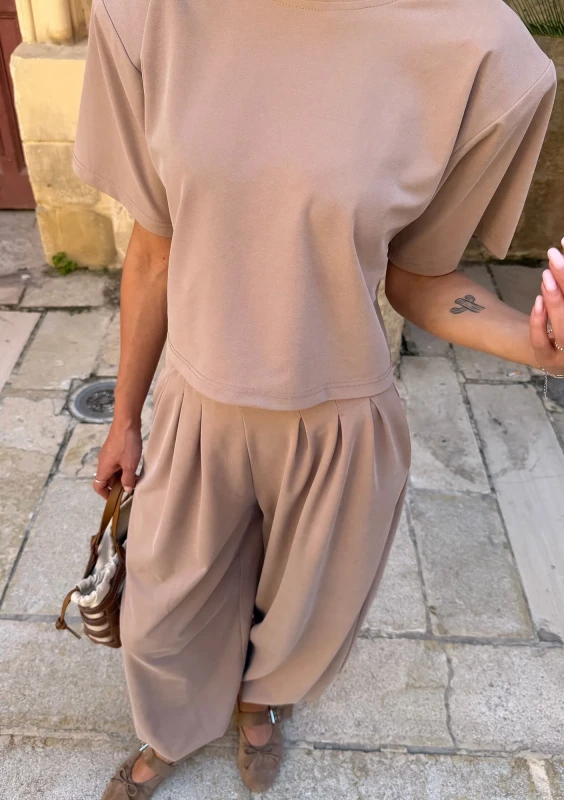 Nove - Beige modal T-shirt with shoulder pads