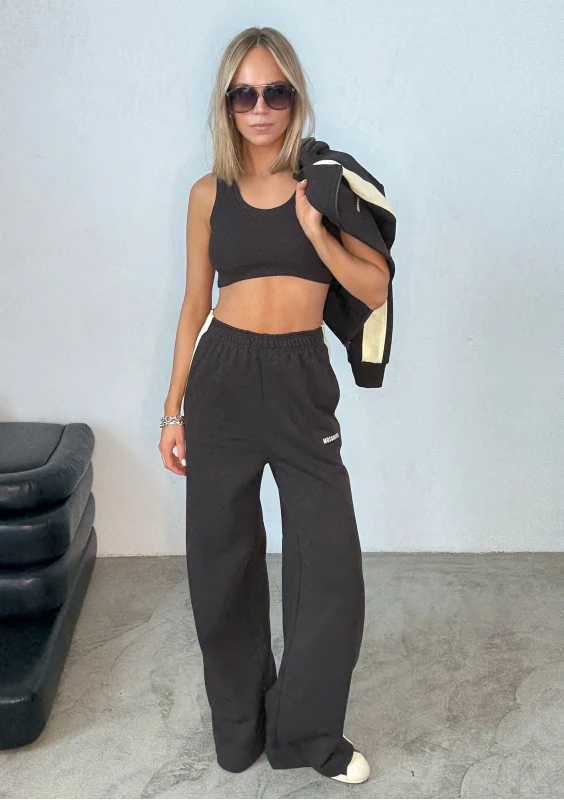 Cano Stripe - Dark chocolate brown sweatpants with stripes