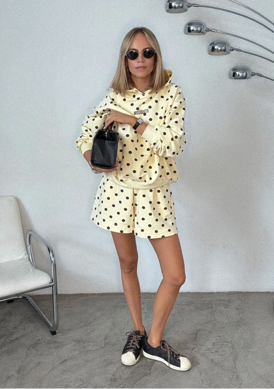 Levi - Bluza kangurka w brązowe grochy Bananowa