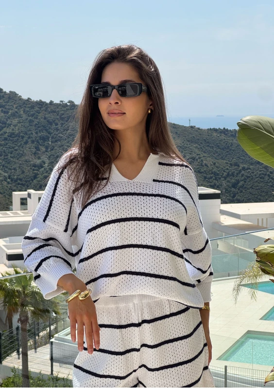 Marlow - Ecru knitted blouse in black stripes with a collar