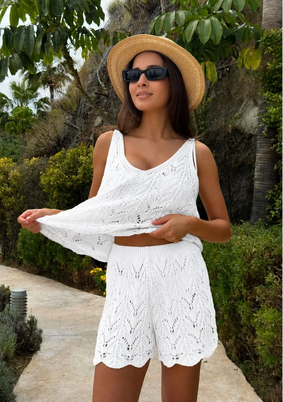 Calira - Openwork ecru shorts