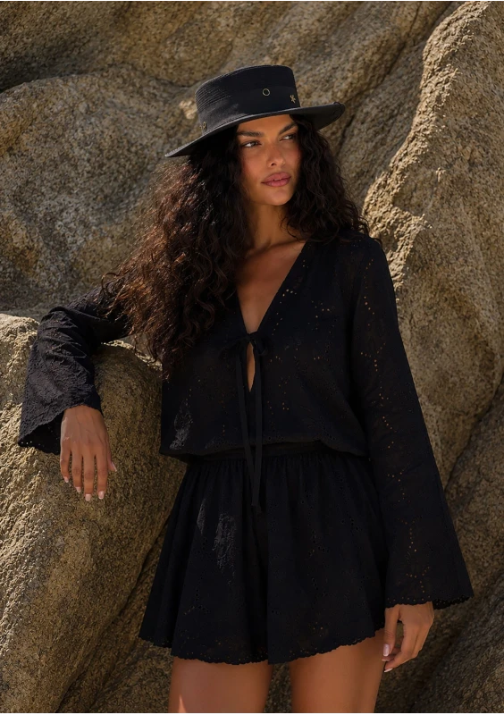 Isla - Czarna bluzka boho haftowana z bawełny - Mosquito